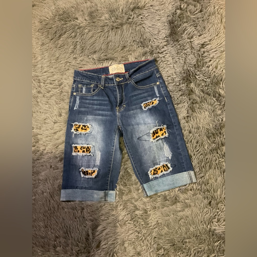 L&B Lucky & Blessed Denim Leopard Patch Bermuda Shorts Women’s Size 4